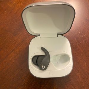 Beats by Dre left earbud. Working condition.Case listed in different listing.
